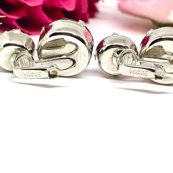 VINTAGE⚜️VOGUE Black Faceted Crystal Clip Earrings - Picture 9 of 10